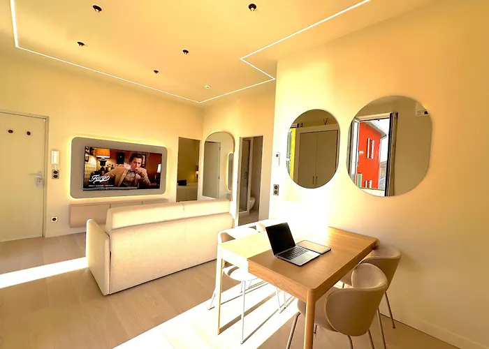 Apartment New - Monaco - Menton - Sea View - Premium Location - 2 Bedrooms- Luxury Renovated - Parking - Clim - Balcony - Beach And Sun *