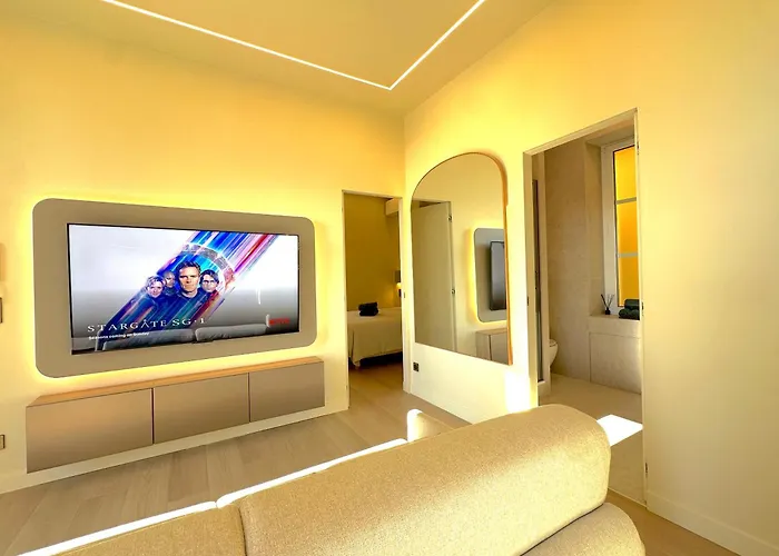 New - Monaco - Menton - Sea View - Premium Location - 2 Bedrooms- Luxury Renovated - Parking - Clim - Balcony - Beach And Sun Apartment *