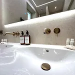 F1 Gp Monaco - - Sea View - Premium Location - 2 Bedrooms- Luxury Renovated - Parking - Clim - Balcony - And Sun *
