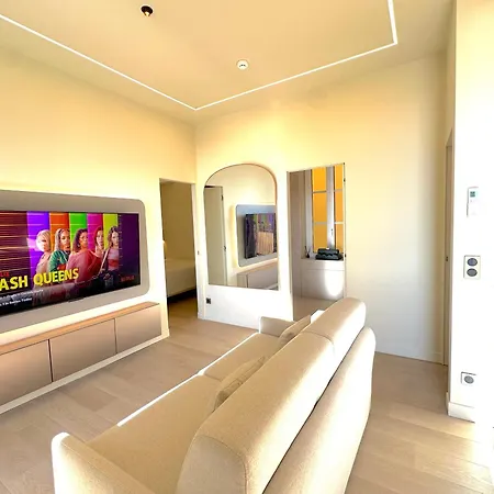 דירה New - Monaco - - Sea View - Premium Location - 2 Bedrooms- Luxury Renovated - Parking - Clim - Balcony - And Sun *