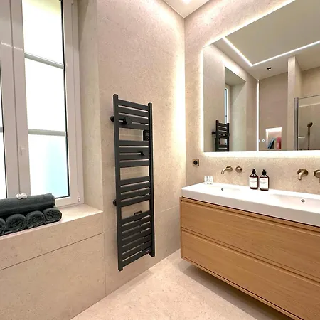 דירה New - Monaco - - Sea View - Premium Location - 2 Bedrooms- Luxury Renovated - Parking - Clim - Balcony - And Sun מנטון