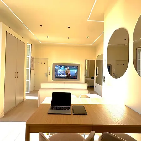 Monaco - - Sea View - Full Clim - 2 Bedrooms - Premium Location - Luxury Renovated - Parking - Balcony - And Sun Apartament *