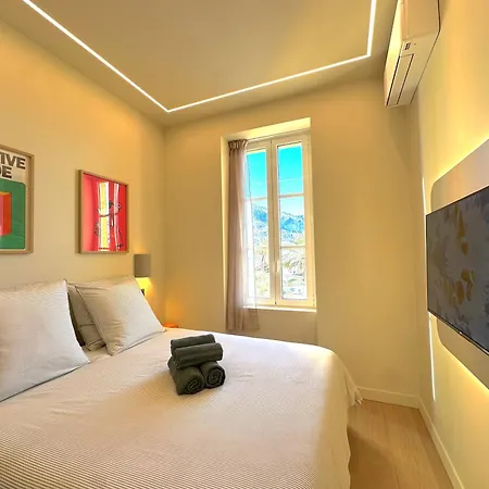 New - Monaco - Menton - Sea View - Premium Location - 2 Bedrooms- Luxury Renovated - Parking - Clim - Balcony - Beach And Sun شقة