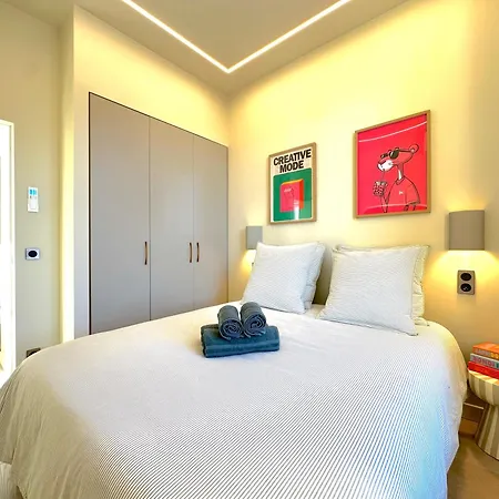 New - Monaco - - Sea View - Premium Location - 2 Bedrooms- Luxury Renovated - Parking - Clim - Balcony - And Sun Apartamento Menton