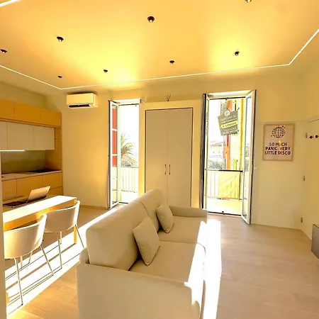 New - Monaco - Menton - Sea View - Premium Location - 2 Bedrooms- Luxury Renovated - Parking - Clim - Balcony - Beach And Sun شقة *