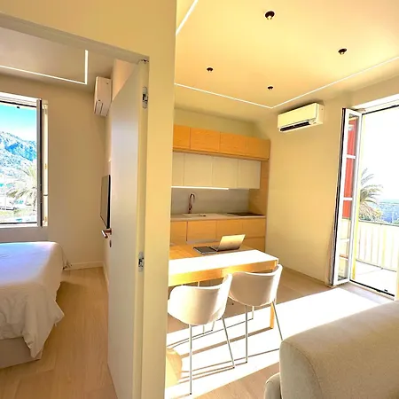 Monaco - Menton - Sea View - 6 Persons - Premium Location - 2 Bedrooms- Luxury Renovated - Parking - Clim - Balcony - Beach And Sun *