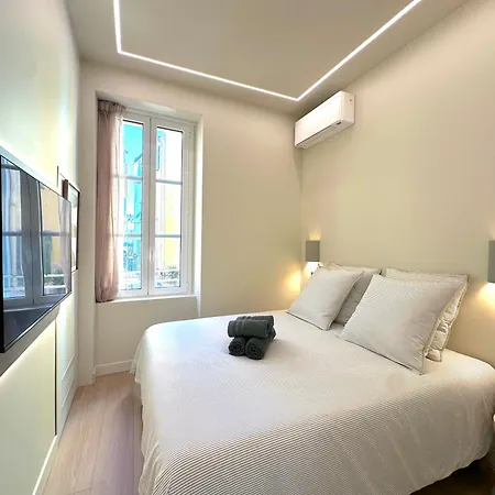 New - Monaco - Menton - Sea View - Premium Location - 2 Bedrooms- Luxury Renovated - Parking - Clim - Balcony - Beach And Sun مينتون