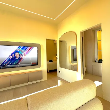 New - Monaco - Menton - Sea View - Premium Location - 2 Bedrooms- Luxury Renovated - Parking - Clim - Balcony - Beach And Sun شقة *