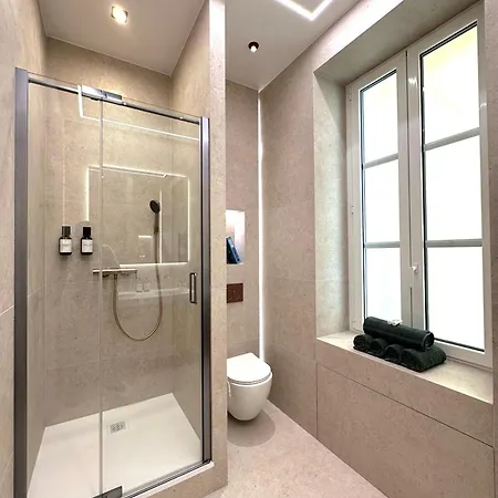 New - Monaco - Menton - Sea View - Premium Location - 2 Bedrooms- Luxury Renovated - Parking - Clim - Balcony - Beach And Sun