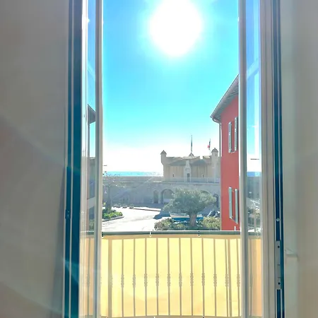Lejlighed Monaco - Menton - Sea View - 6 Persons - Premium Location - 2 Bedrooms- Luxury Renovated - Parking - Clim - Balcony - Beach And Sun