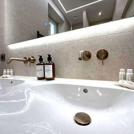 New - Monaco - Menton - Sea View - Premium Location - 2 Bedrooms- Luxury Renovated - Parking - Clim - Balcony - Beach And Sun *