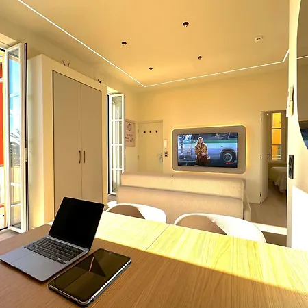 New - Monaco - Menton - Sea View - Premium Location - 2 Bedrooms- Luxury Renovated - Parking - Clim - Balcony - Beach And Sun مينتون