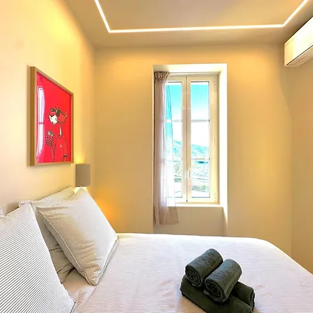 New - Monaco - Menton - Sea View - Premium Location - 2 Bedrooms- Luxury Renovated - Parking - Clim - Balcony - Beach And Sun Menton