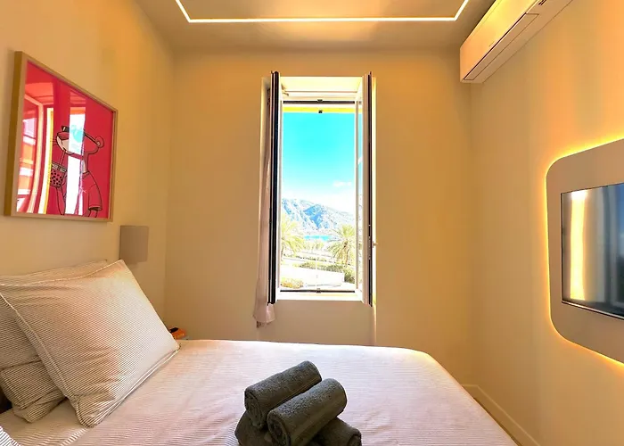 New - Monaco - - Sea View - Premium Location - 2 Bedrooms- Luxury Renovated - Parking - Clim - Balcony - And Sun *