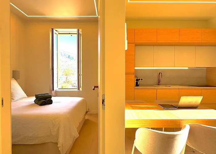 New - Monaco - Menton - Sea View - Premium Location - 2 Bedrooms- Luxury Renovated - Parking - Clim - Balcony - Beach And Sun