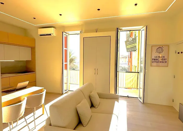 New - Monaco - - Sea View - Premium Location - 2 Bedrooms- Luxury Renovated - Parking - Clim - Balcony - And Sun דירה *