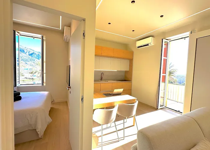 New - Monaco - - Sea View - Premium Location - 2 Bedrooms- Luxury Renovated - Parking - Clim - Balcony - And Sun *