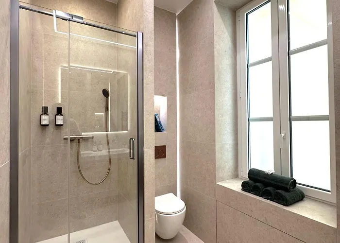 New - Monaco - Menton - Sea View - Premium Location - 2 Bedrooms- Luxury Renovated - Parking - Clim - Balcony - Beach And Sun