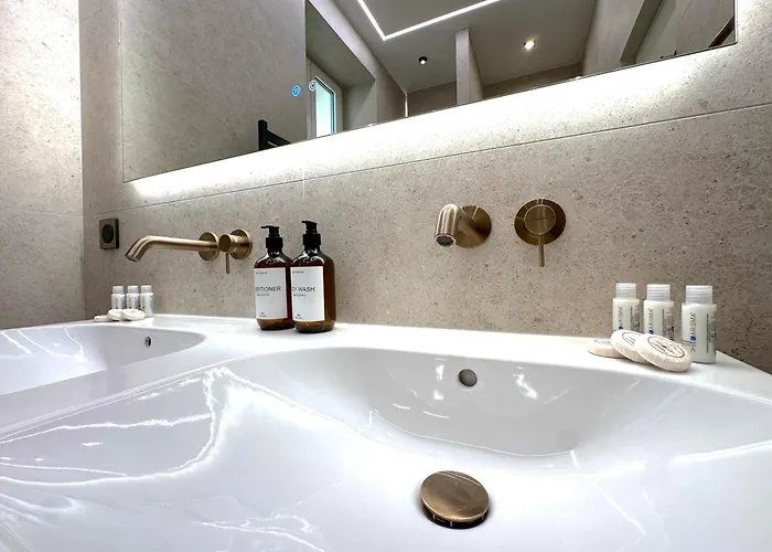 New - Monaco - - Sea View - Premium Location - 2 Bedrooms- Luxury Renovated - Parking - Clim - Balcony - And Sun *