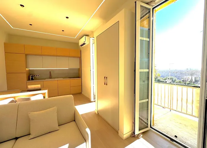דירה New - Monaco - - Sea View - Premium Location - 2 Bedrooms- Luxury Renovated - Parking - Clim - Balcony - And Sun מנטון
