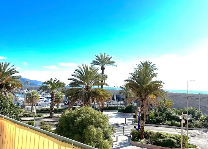 New - Monaco - - Sea View - Premium Location - 2 Bedrooms- Luxury Renovated - Parking - Clim - Balcony - And Sun דירה